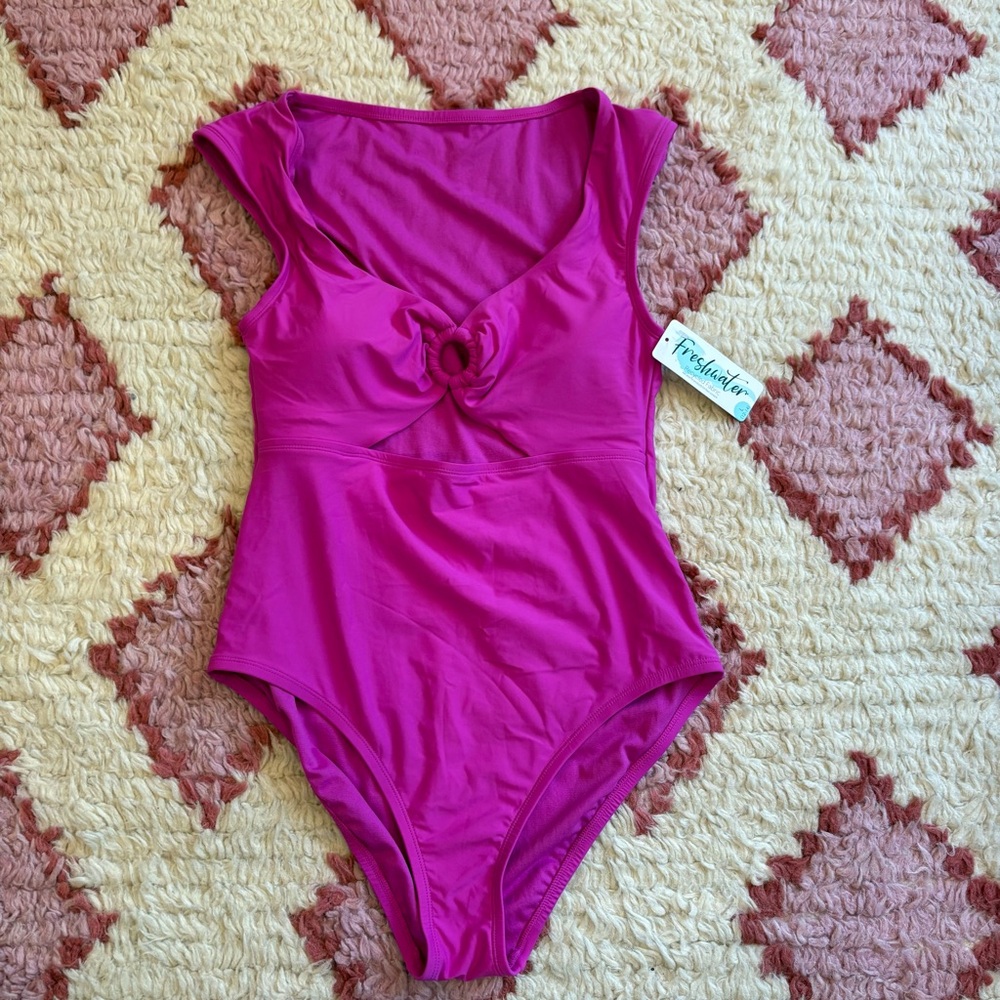Freshwater Recycled Fabric size Large NWT One Piece Cap Sleeve Swimsuit Fuchsia - Picture 4 of 8